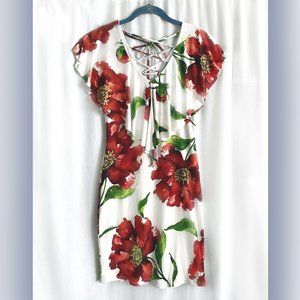 Mini dress with ruffle and large flowers. Size S. Sleeveless